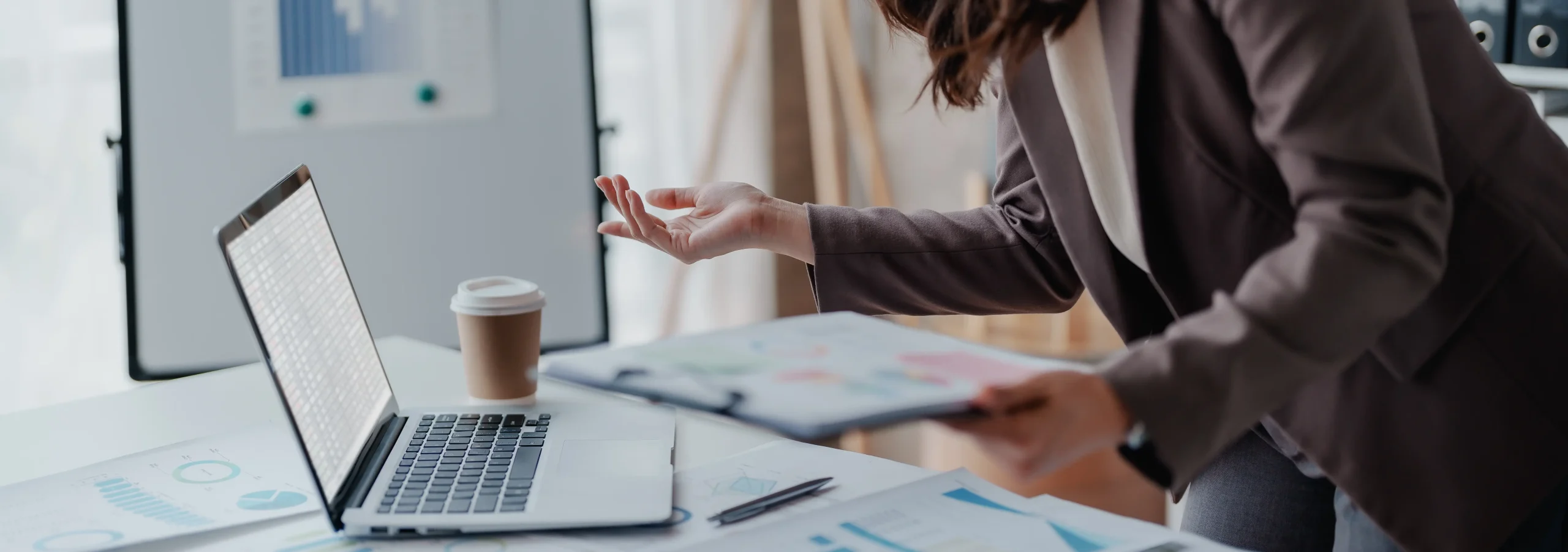 Scraping Yahoo Finance with Python and BeautifulSoup for financial data extraction and custom data scraping