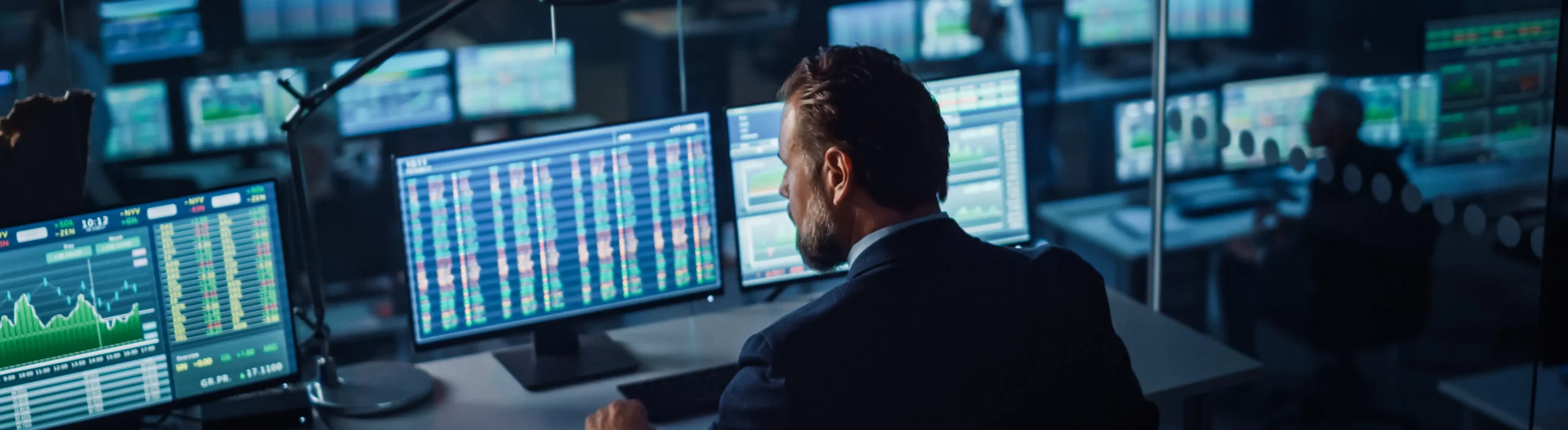 Data analyst monitoring financial data aggregation dashboards for US business intelligence and market analysis