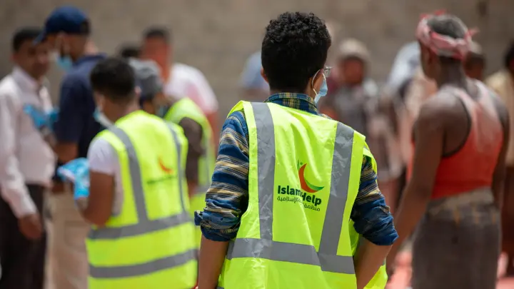 Sadaqah vs Zakat: Key Differences Explained